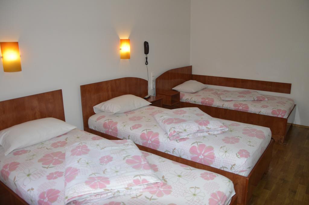 Motel Buti シゲトゥ・マルマツィエイ 部屋 写真