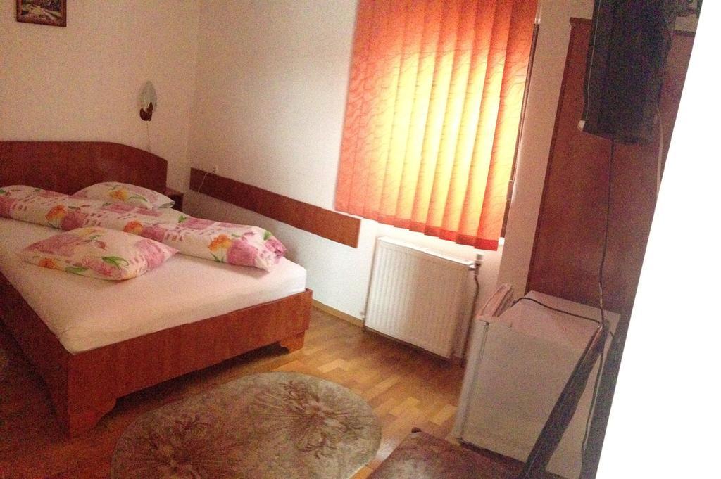 Motel Buti シゲトゥ・マルマツィエイ 部屋 写真