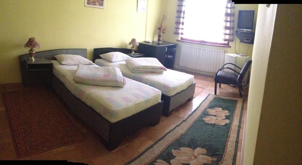Motel Buti シゲトゥ・マルマツィエイ 部屋 写真